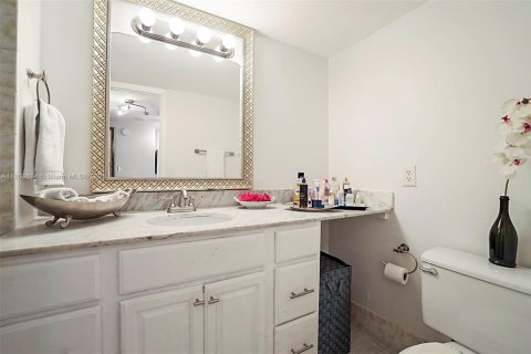 Condo in Aventura, Florida, 2 bedrooms  № 1864788 - photo 22