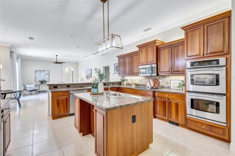 House in Bradenton, Florida 4 bedrooms, 279.26 sq.m. № 2151683 - photo 18