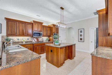 House in Bradenton, Florida 4 bedrooms, 279.26 sq.m. № 2151683 - photo 20