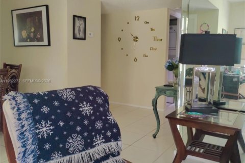 Condo in Lauderhill, Florida, 2 bedrooms  № 2080917