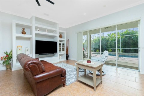 House in North Port, Florida 4 bedrooms, 286.88 sq.m. № 1592951 - photo 13