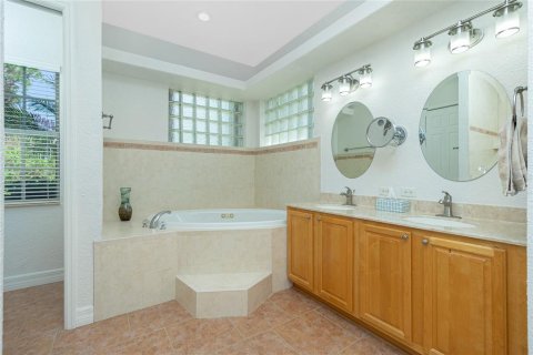 House in North Port, Florida 4 bedrooms, 286.88 sq.m. № 1592951 - photo 29