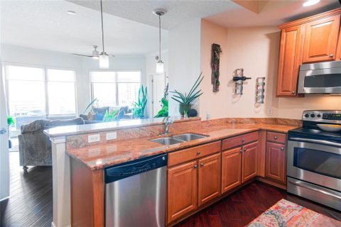 Condo in Tampa, Florida, 2 bedrooms  № 1783249 - photo 6