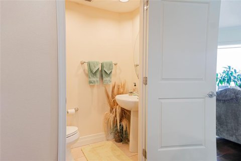 Condo in Tampa, Florida, 2 bedrooms  № 1783249 - photo 16