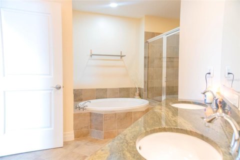Condo in Tampa, Florida, 2 bedrooms  № 1783249 - photo 26