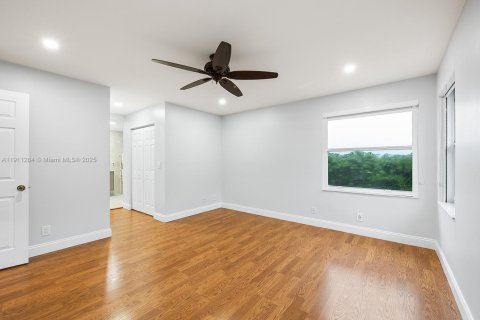 House in Miramar, Florida 4 bedrooms, 196.3 sq.m. № 1967499 - photo 23