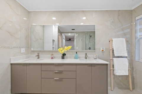 House in Miramar, Florida 4 bedrooms, 196.3 sq.m. № 1967499 - photo 26