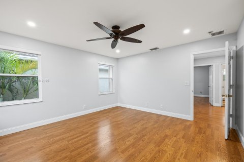 House in Miramar, Florida 4 bedrooms, 196.3 sq.m. № 1967499 - photo 21