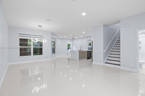 House in Miramar, Florida 4 bedrooms, 196.3 sq.m. № 1967499 - photo 8