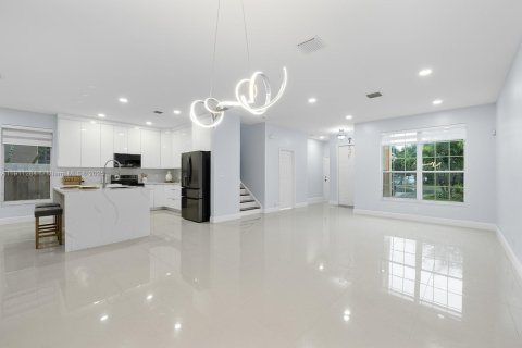 House in Miramar, Florida 4 bedrooms, 196.3 sq.m. № 1967499 - photo 7