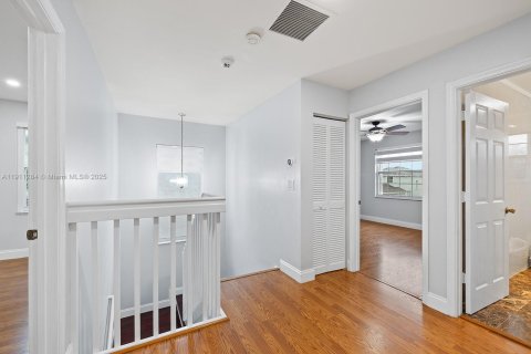 House in Miramar, Florida 4 bedrooms, 196.3 sq.m. № 1967499 - photo 18