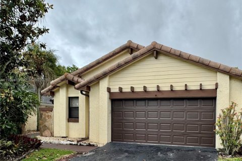 House in Weston, Florida 3 bedrooms, 149.67 sq.m. № 2059124