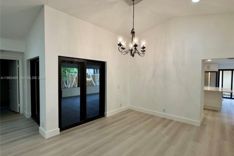 House in Weston, Florida 3 bedrooms, 149.67 sq.m. № 2059124 - photo 14