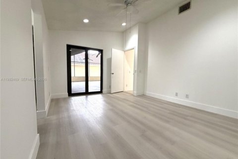 House in Weston, Florida 3 bedrooms, 149.67 sq.m. № 2059124 - photo 12