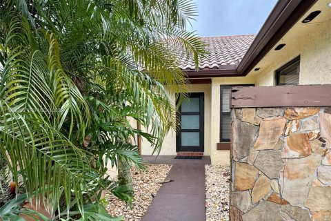 House in Weston, Florida 3 bedrooms, 149.67 sq.m. № 2059124 - photo 5