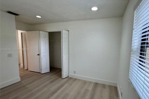 House in Weston, Florida 3 bedrooms, 149.67 sq.m. № 2059124 - photo 29