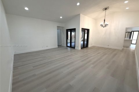 House in Weston, Florida 3 bedrooms, 149.67 sq.m. № 2059124 - photo 15