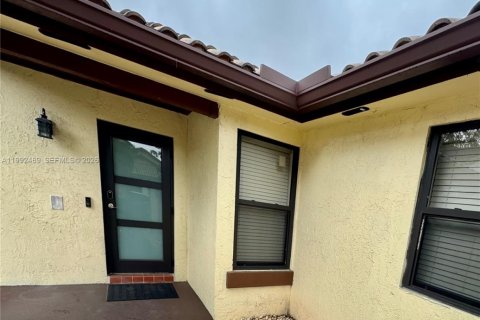House in Weston, Florida 3 bedrooms, 149.67 sq.m. № 2059124 - photo 8