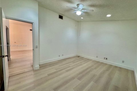 House in Weston, Florida 3 bedrooms, 149.67 sq.m. № 2059124 - photo 23