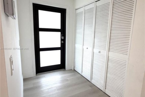 House in Weston, Florida 3 bedrooms, 149.67 sq.m. № 2059124 - photo 10