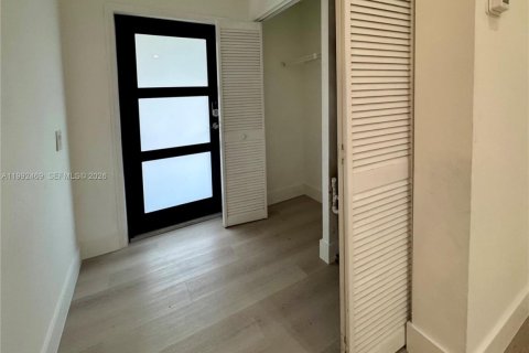 House in Weston, Florida 3 bedrooms, 149.67 sq.m. № 2059124 - photo 11