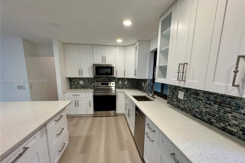 House in Weston, Florida 3 bedrooms, 149.67 sq.m. № 2059124 - photo 20