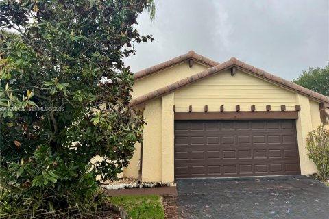 House in Weston, Florida 3 bedrooms, 149.67 sq.m. № 2059124 - photo 3