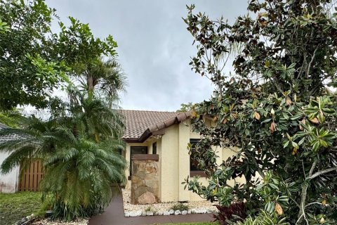 House in Weston, Florida 3 bedrooms, 149.67 sq.m. № 2059124 - photo 2