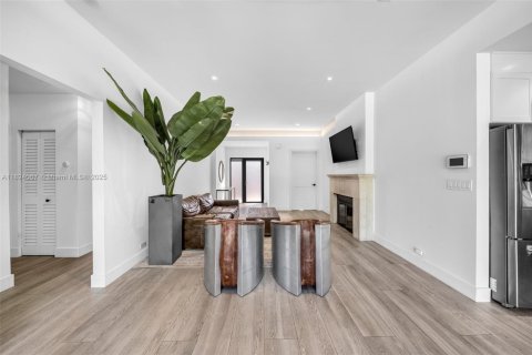 Casa en alquiler en Miami, Florida, 3 dormitorios, 149.76 m2 № 1937950 - foto 6