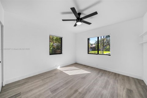 Casa en alquiler en Miami, Florida, 3 dormitorios, 149.76 m2 № 1937950 - foto 17