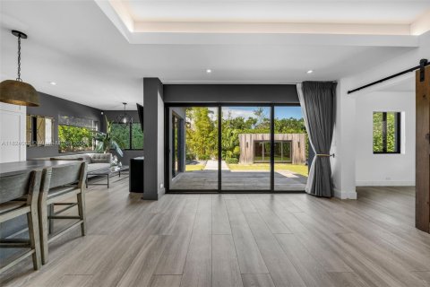 Casa en alquiler en Miami, Florida, 3 dormitorios, 149.76 m2 № 1937950 - foto 12