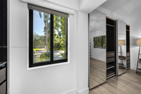 Casa en alquiler en Miami, Florida, 3 dormitorios, 149.76 m2 № 1937950 - foto 25