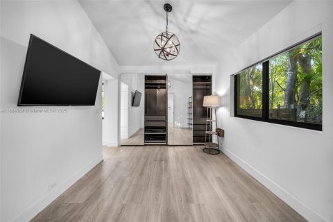House in Miami, Florida 3 bedrooms, 149.76 sq.m. № 1937950 - photo 20
