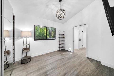 Casa en alquiler en Miami, Florida, 3 dormitorios, 149.76 m2 № 1937950 - foto 19