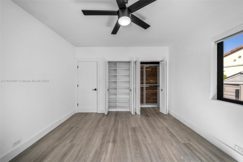 Casa en alquiler en Miami, Florida, 3 dormitorios, 149.76 m2 № 1937950 - foto 18