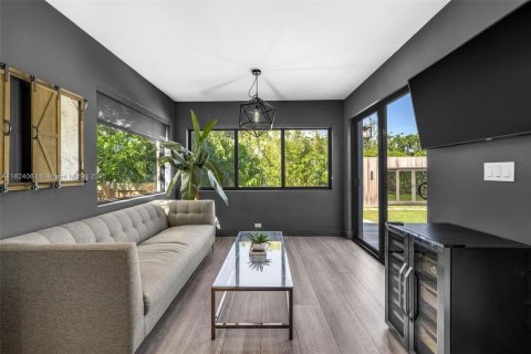 Casa en alquiler en Miami, Florida, 3 dormitorios, 149.76 m2 № 1937950 - foto 10
