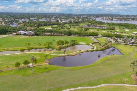 House in Saint Petersburg, Florida 2 bedrooms, 155.43 sq.m. № 1805901 - photo 11
