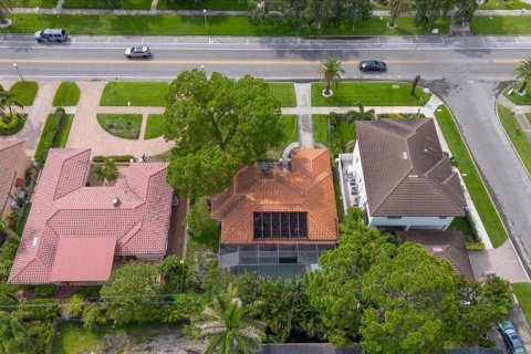 House in Saint Petersburg, Florida 2 bedrooms, 155.43 sq.m. № 1805901 - photo 7
