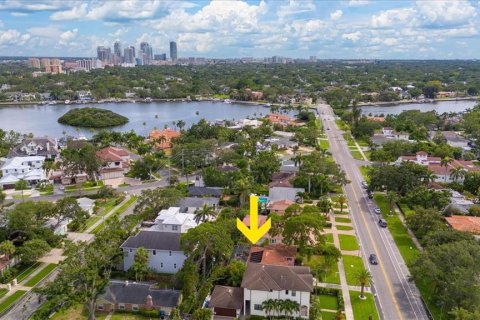 House in Saint Petersburg, Florida 2 bedrooms, 155.43 sq.m. № 1805901 - photo 25