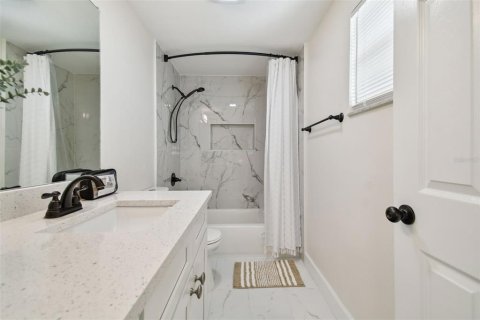 House in Tarpon Springs, Florida 3 bedrooms, 123.93 sq.m. № 1530588 - photo 15