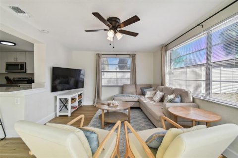 House in Tarpon Springs, Florida 3 bedrooms, 123.93 sq.m. № 1530588 - photo 10