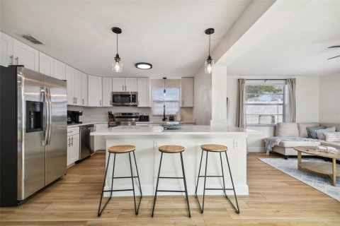 Villa ou maison à louer à Tarpon Springs, Floride: 3 chambres, 123.93 m2 № 1530588 - photo 2