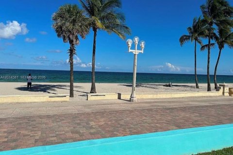 Copropriété à louer à Hollywood, Floride: 2 chambres, 49.98 m2 № 2076570 - photo 10