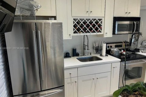 Copropriété à louer à Hollywood, Floride: 2 chambres, 49.98 m2 № 2076570 - photo 3