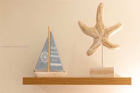 Condominio en venta en Miami, Florida, 2 dormitorios, 84.26 m2 № 1929571 - foto 15