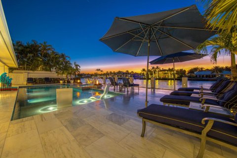 House in Fort Lauderdale, Florida 5 bedrooms, 423.08 sq.m. № 2158359 - photo 17