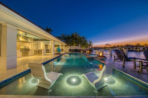 House in Fort Lauderdale, Florida 5 bedrooms, 423.08 sq.m. № 2158359 - photo 15