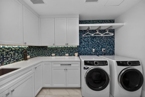 House in Fort Lauderdale, Florida 5 bedrooms, 423.08 sq.m. № 2158359 - photo 12