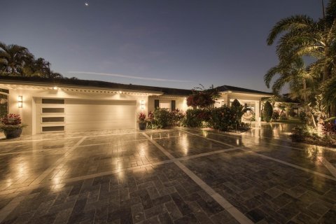 House in Fort Lauderdale, Florida 5 bedrooms, 423.08 sq.m. № 2158359 - photo 20