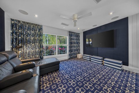House in Fort Lauderdale, Florida 5 bedrooms, 423.08 sq.m. № 2158359 - photo 13